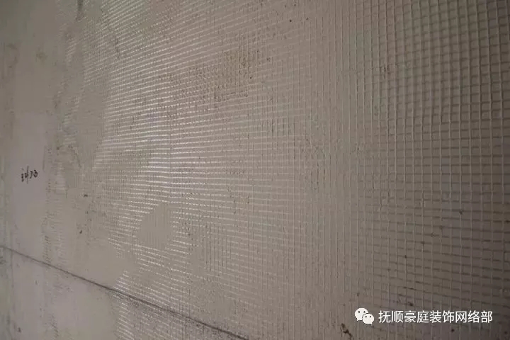 |工艺升级| 辽宁连锁—抚顺豪庭装饰墙面处理采用整体挂网工艺！